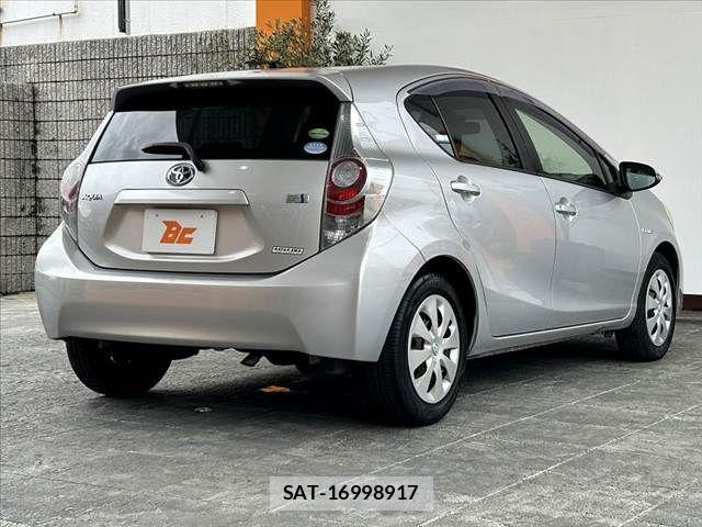 Toyota AQUA 2013-07 7452913-14