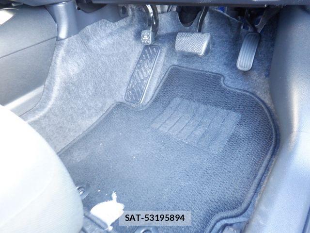 Toyota AQUA 2023-06 7452848-12