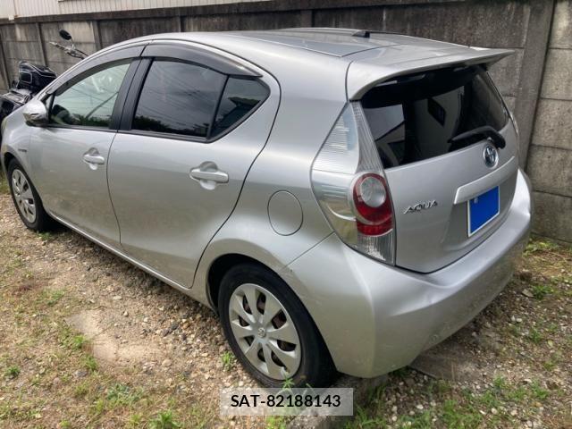 Toyota AQUA 2012-07 7452929-3
