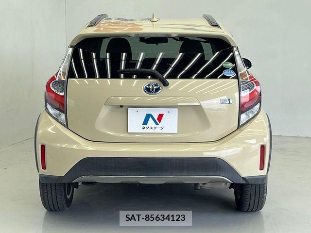 Toyota AQUA 2018-02 7452854-14