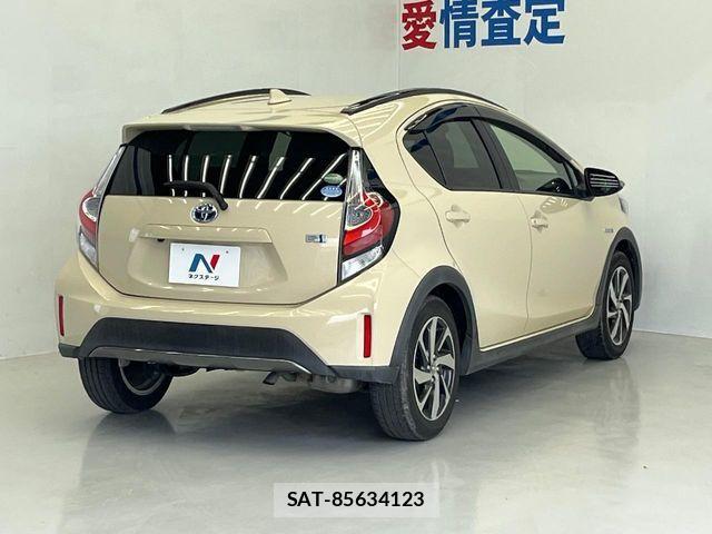 Toyota AQUA 2018-02 7452854-16