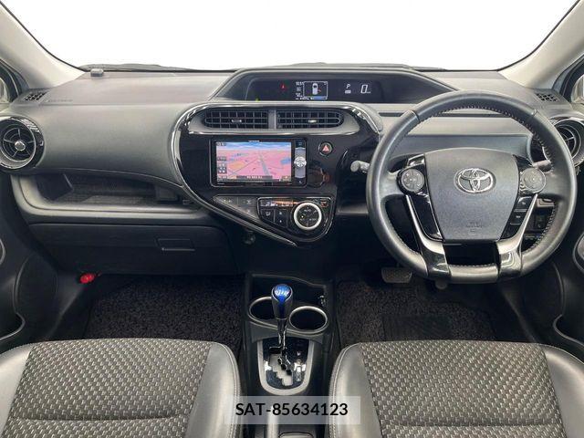 Toyota AQUA 2018-02 7452854-1