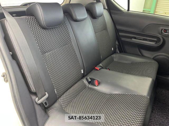 Toyota AQUA 2018-02 7452854-8