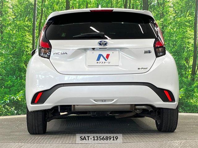 Toyota AQUA 2023-05 7452832-14
