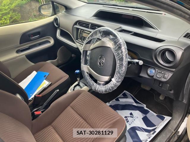 Toyota AQUA 2013-12 7452905-10