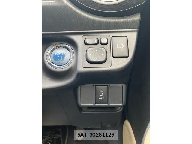 Toyota AQUA 2013-12 7452905-11