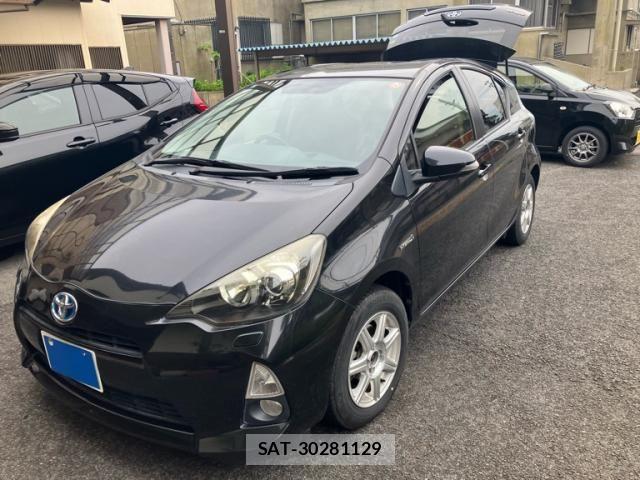 Toyota AQUA 2013-12 7452905-1