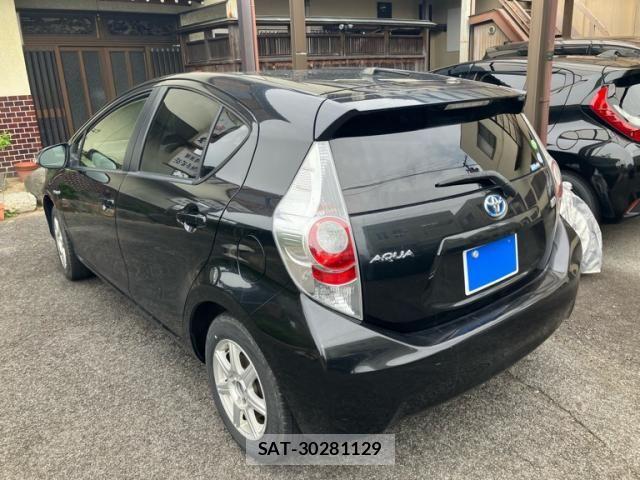 Toyota AQUA 2013-12 7452905-2