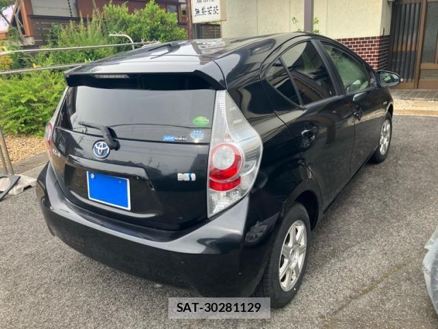 Toyota AQUA 2013-12 7452905-3