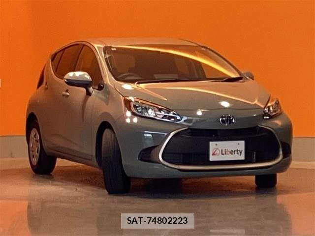 Toyota AQUA 2022-01 7452837-9