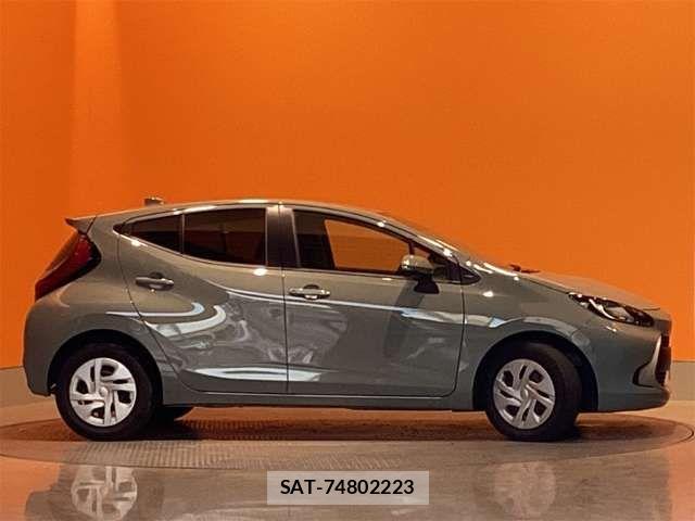 Toyota AQUA 2022-01 7452837-10