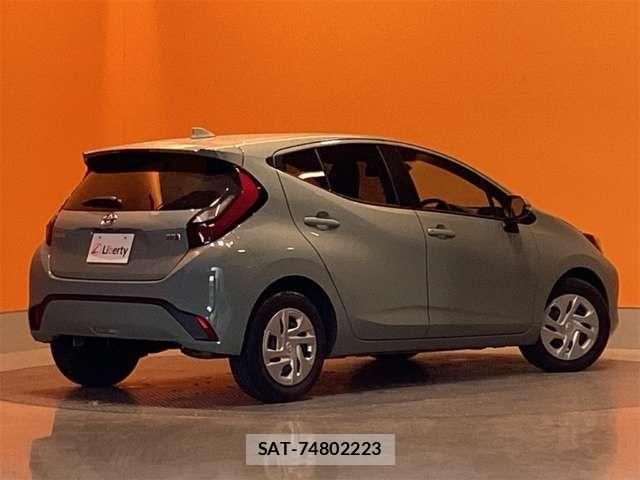 Toyota AQUA 2022-01 7452837-11