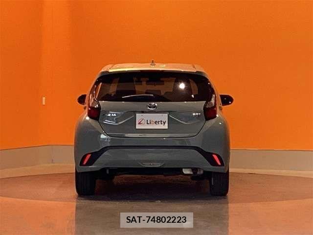 Toyota AQUA 2022-01 7452837-12