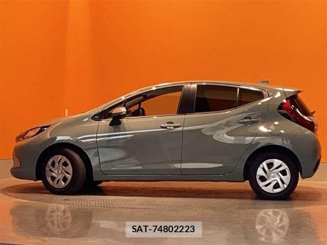 Toyota AQUA 2022-01 7452837-14