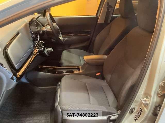 Toyota AQUA 2022-01 7452837-16