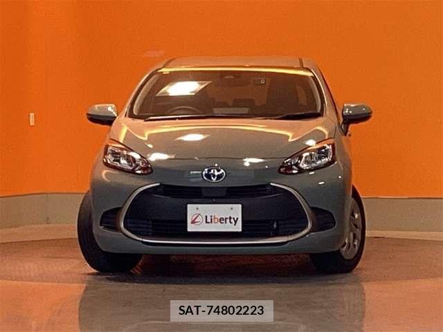 Toyota AQUA 2022-01 7452837-8