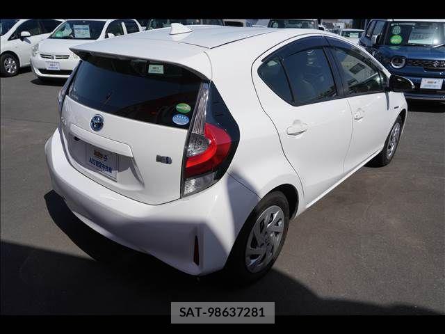 Toyota AQUA 2018-03 7452876-9