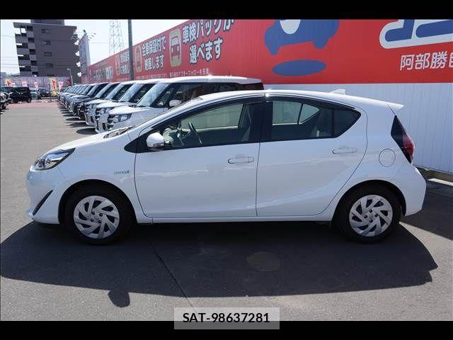 Toyota AQUA 2018-03 7452876-4