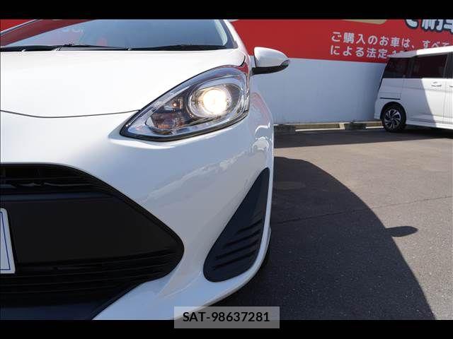 Toyota AQUA 2018-03 7452876-6