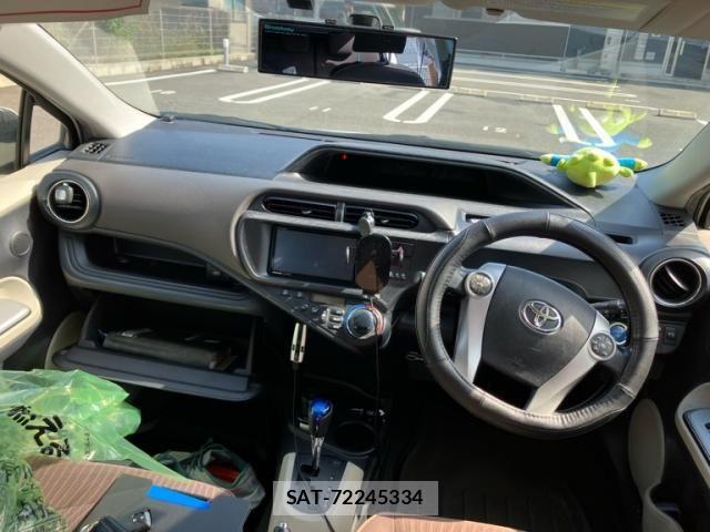 Toyota AQUA 2012-03 7452916-26