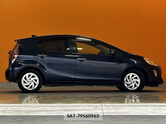 Toyota AQUA 2017-04 7452864-9