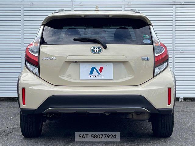Toyota AQUA 2017-10 7508098-15