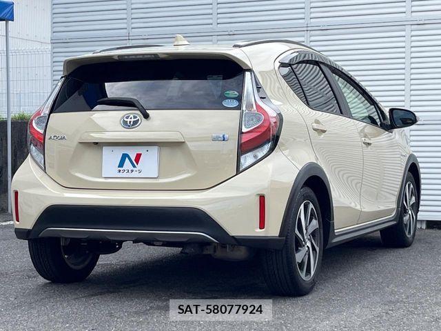 Toyota AQUA 2017-10 7508098-17