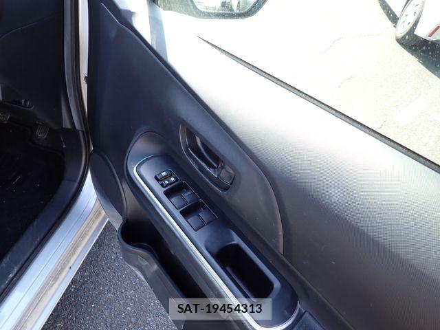 Toyota AQUA 2021-03 7508099-17