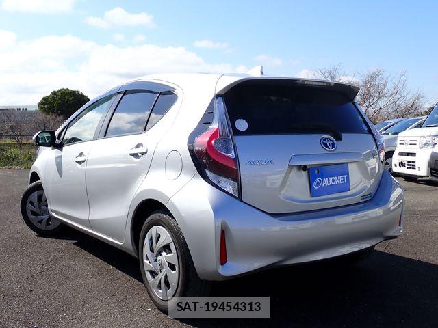 Toyota AQUA 2021-03 7508099-2
