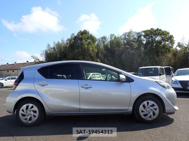 Toyota AQUA 2021-03 7508099-5