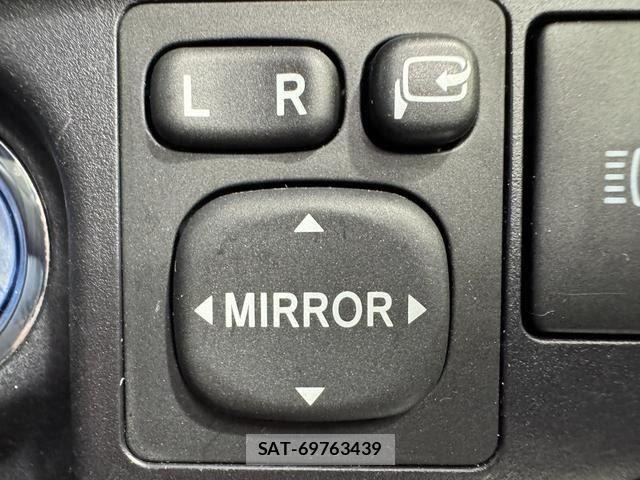 Toyota AQUA 2013-05 7499504-26
