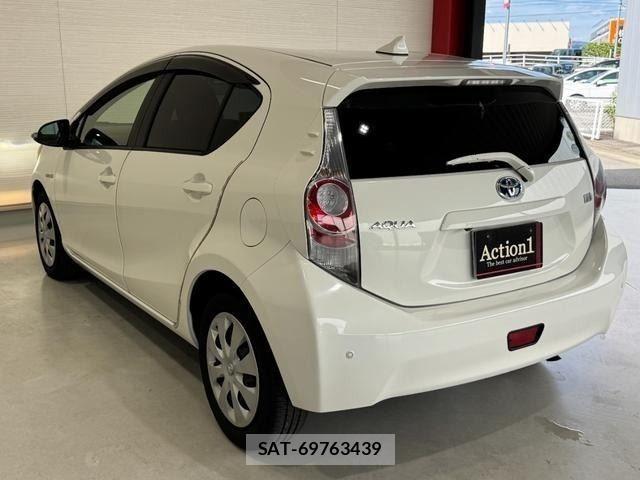 Toyota AQUA 2013-05 7499504-3