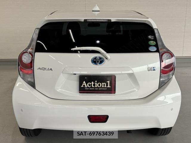 Toyota AQUA 2013-05 7499504-4