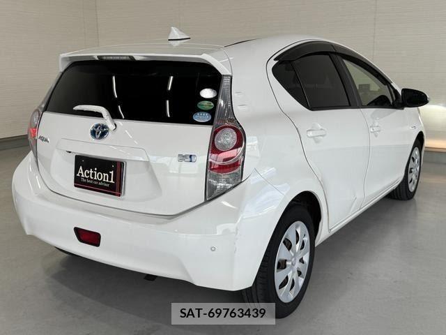 Toyota AQUA 2013-05 7499504-5