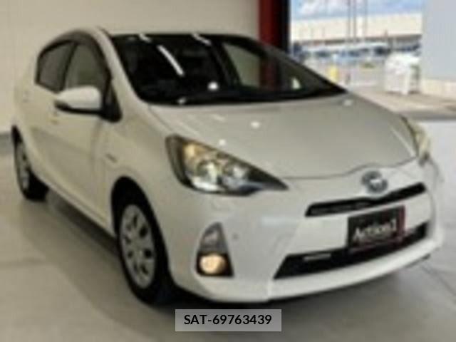 Toyota AQUA 2013-05 7499504-6