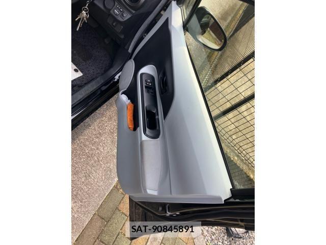 Toyota AQUA 2012-10 7499531-12