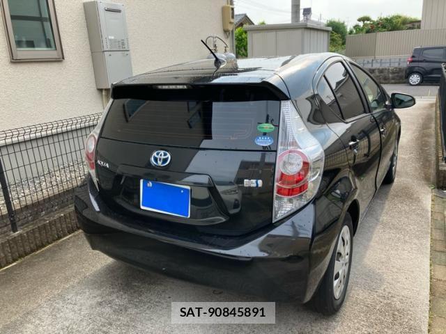 Toyota AQUA 2012-10 7499531-3