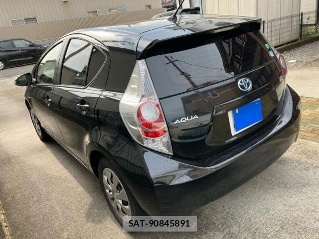 Toyota AQUA 2012-10 7499531-5