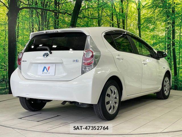 Toyota AQUA 2013-02 7499507-16