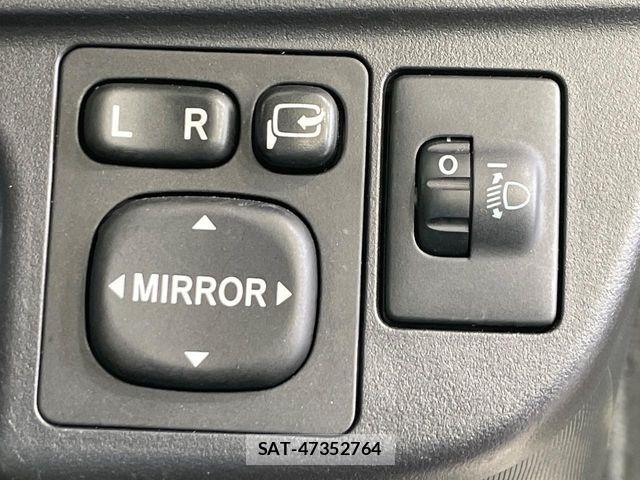 Toyota AQUA 2013-02 7499507-6