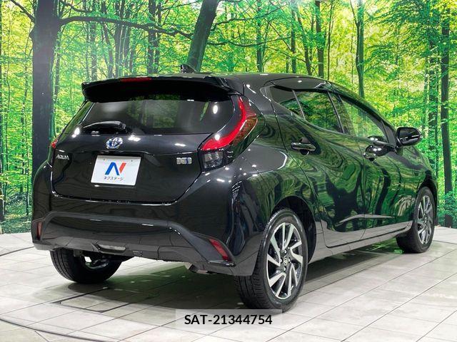 Toyota AQUA 2021-10 7499479-16