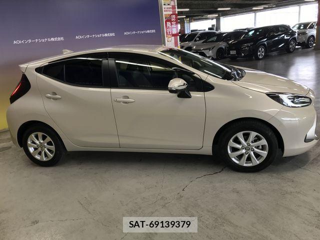 Toyota AQUA 2021-08 7499478-2