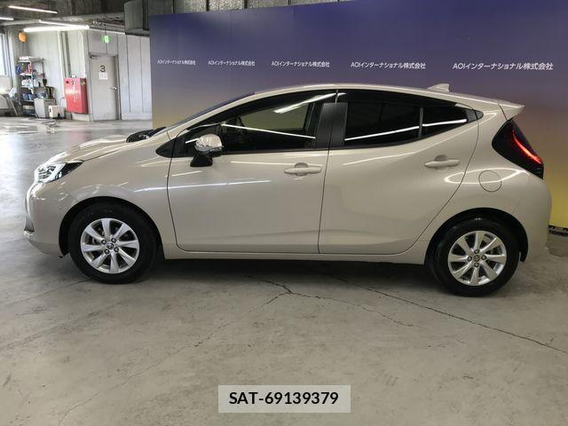Toyota AQUA 2021-08 7499478-3