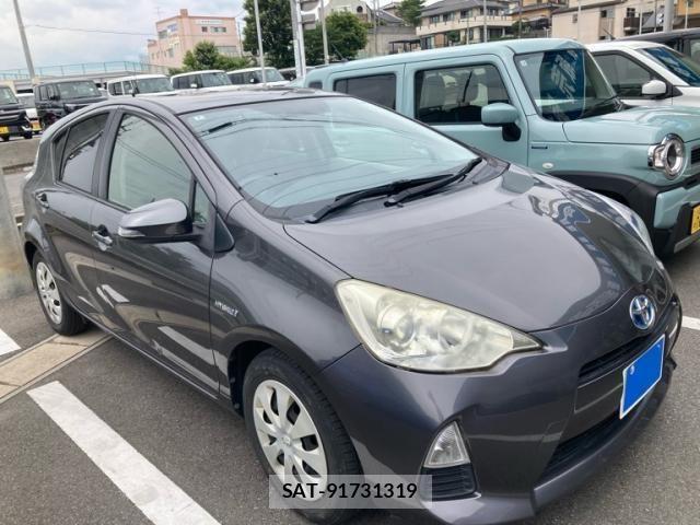 Toyota AQUA 2012-03 7508109-1