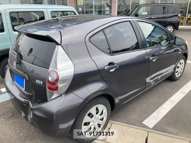 Toyota AQUA 2012-03 7508109-3