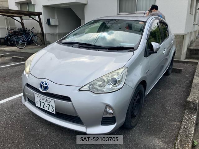 Toyota AQUA 2013-06 7508113-0