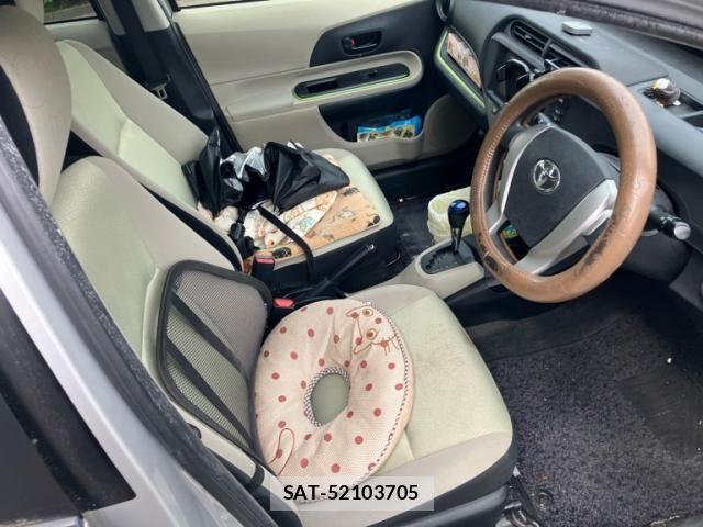 Toyota AQUA 2013-06 7508113-9
