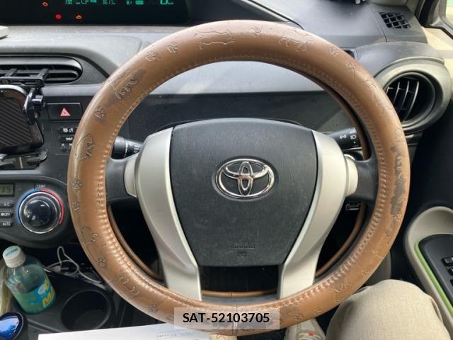 Toyota AQUA 2013-06 7508113-10