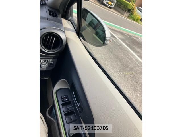 Toyota AQUA 2013-06 7508113-12