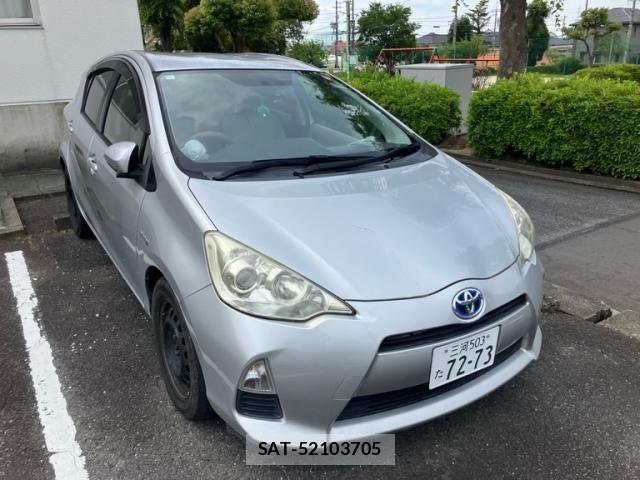 Toyota AQUA 2013-06 7508113-1
